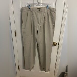 New and never worn Brooks Brothers Elliot Fit Pleated Khakis - Size 40/32